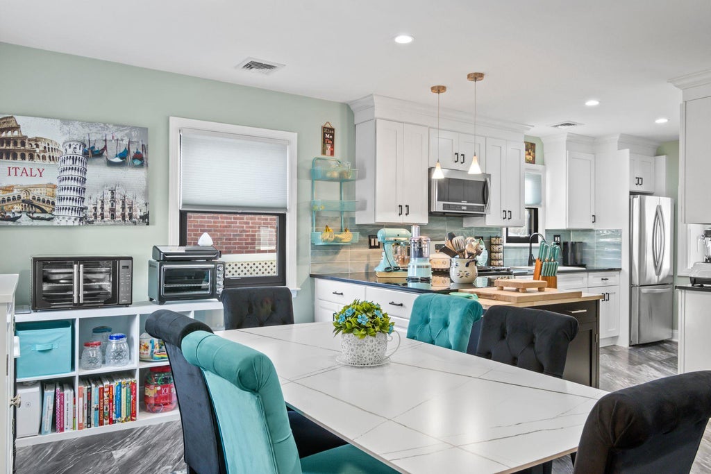 10 of 26 - 205 Goldenrod Avenue, Franklin Square, NY