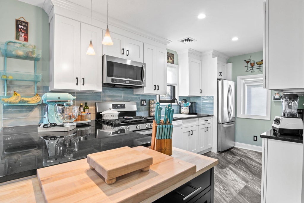 11 of 26 - 205 Goldenrod Avenue, Franklin Square, NY