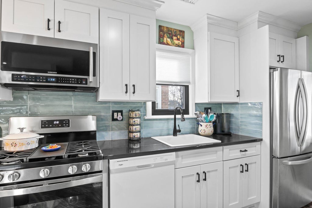 14 of 26 - 205 Goldenrod Avenue, Franklin Square, NY