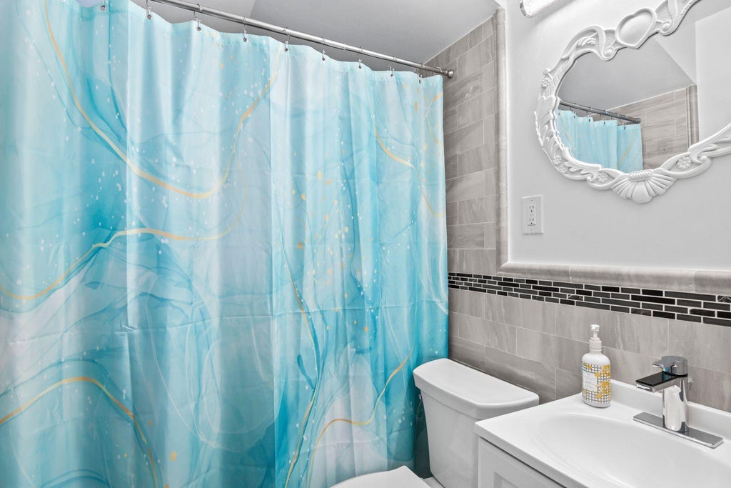17 of 26 - 205 Goldenrod Avenue, Franklin Square, NY