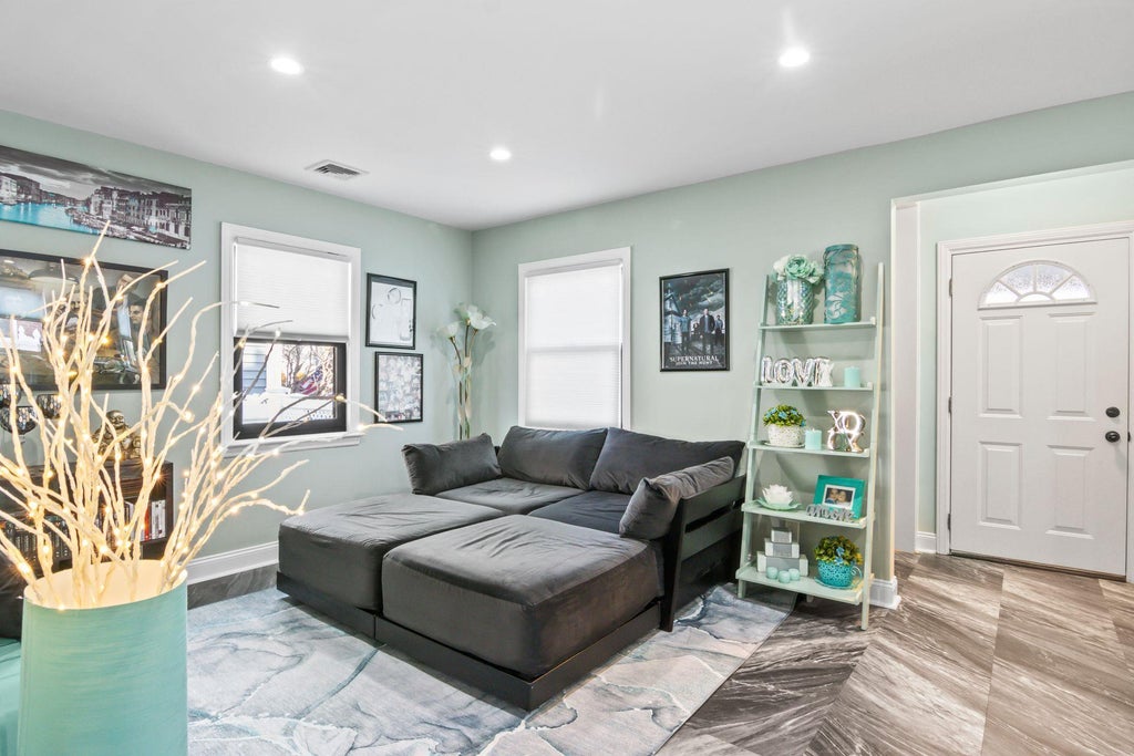 3 of 26 - 205 Goldenrod Avenue, Franklin Square, NY