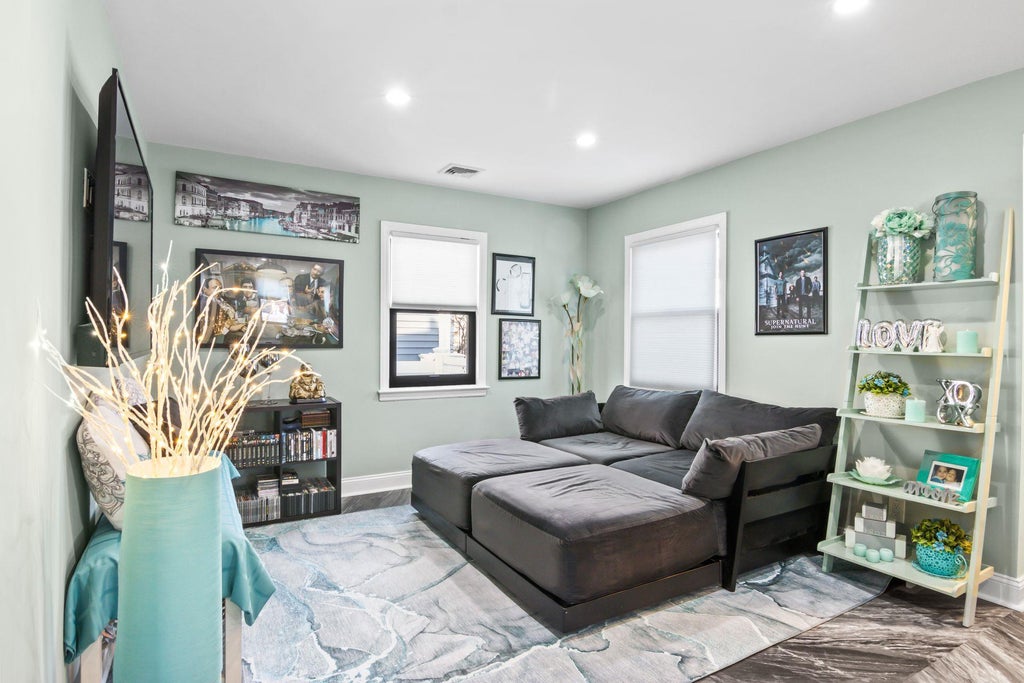 5 of 26 - 205 Goldenrod Avenue, Franklin Square, NY