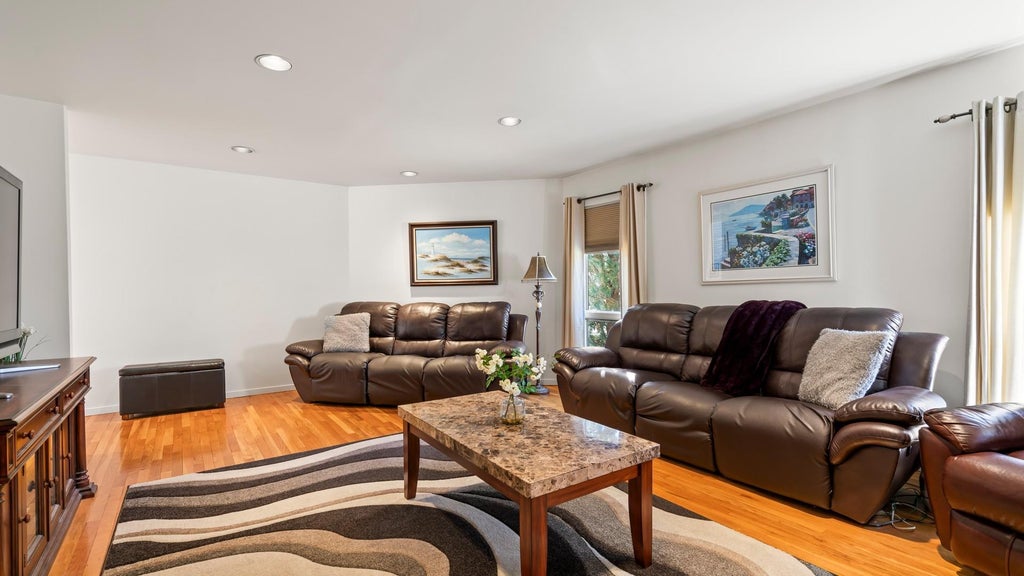 11 of 30 - 23 Store Hill Road, Old Westbury, NY