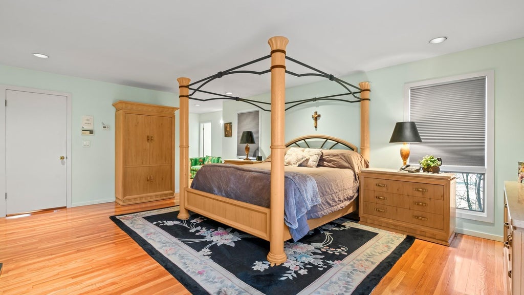 14 of 30 - 23 Store Hill Road, Old Westbury, NY