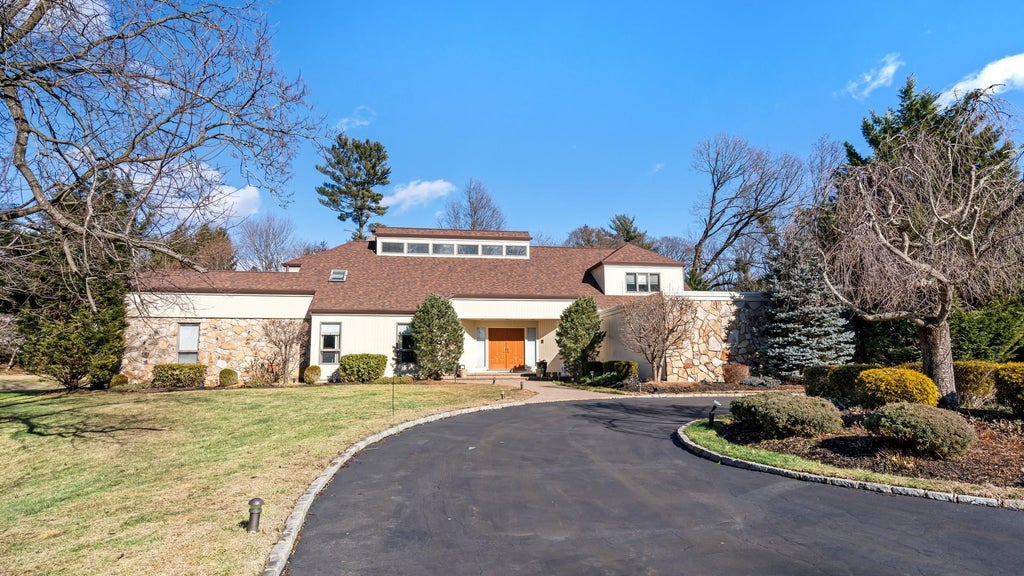 1 of 30 - 23 Store Hill Road, Old Westbury, NY