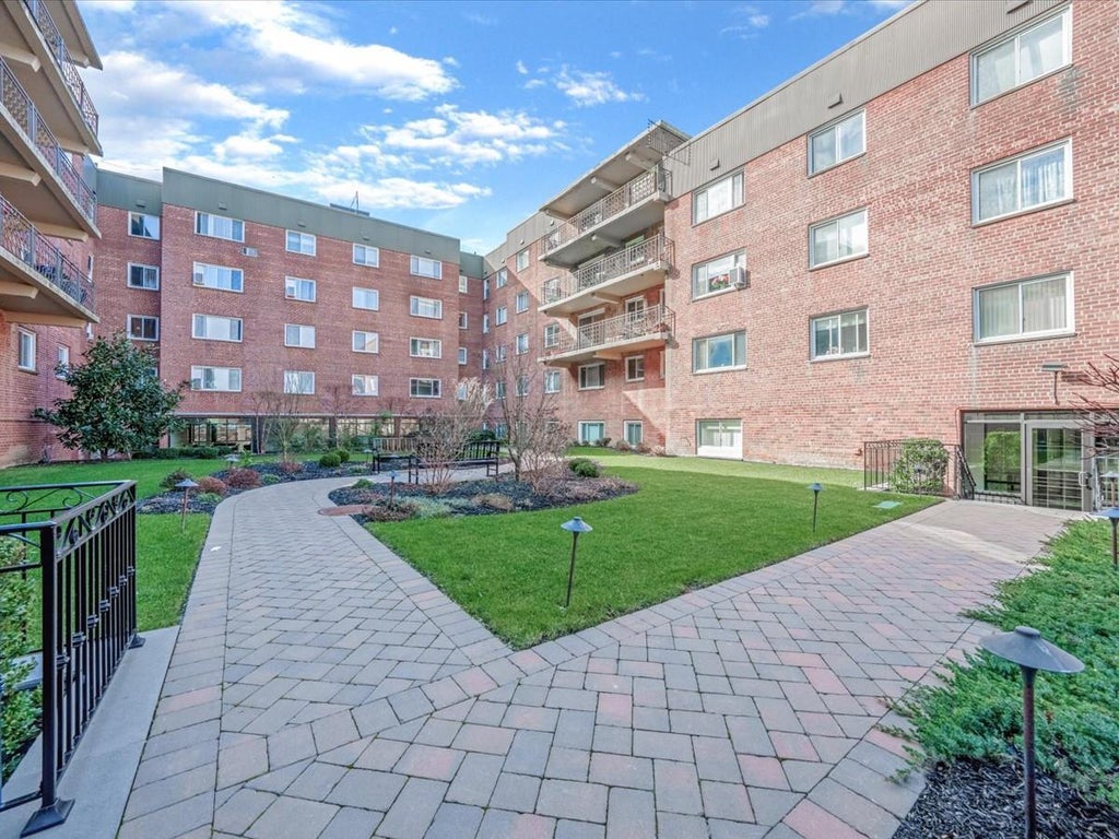 26 of 29 - 200 Atlantic Avenue # 237, Lynbrook, NY