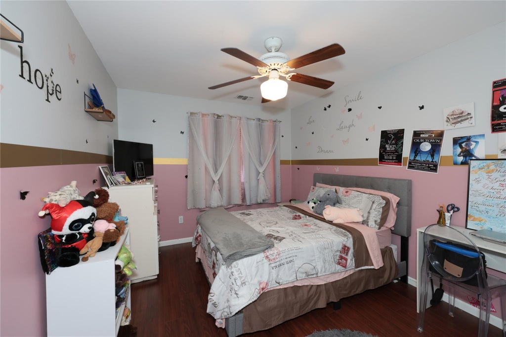 9 of 17 - 15 Goldenwood Circle, Central Islip, NY