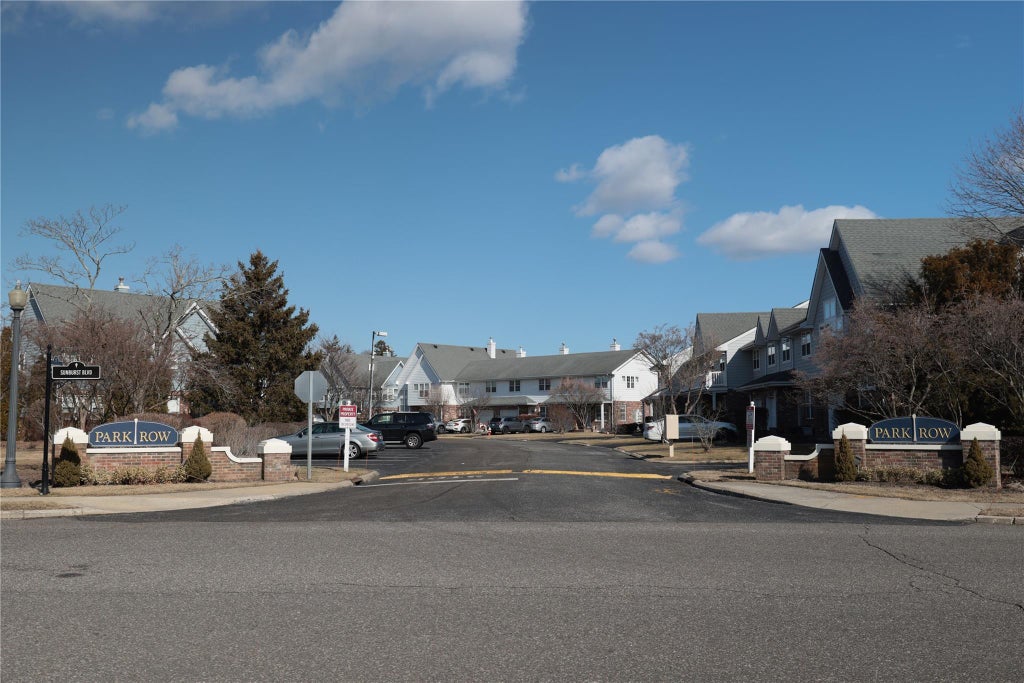 13 of 17 - 15 Goldenwood Circle, Central Islip, NY