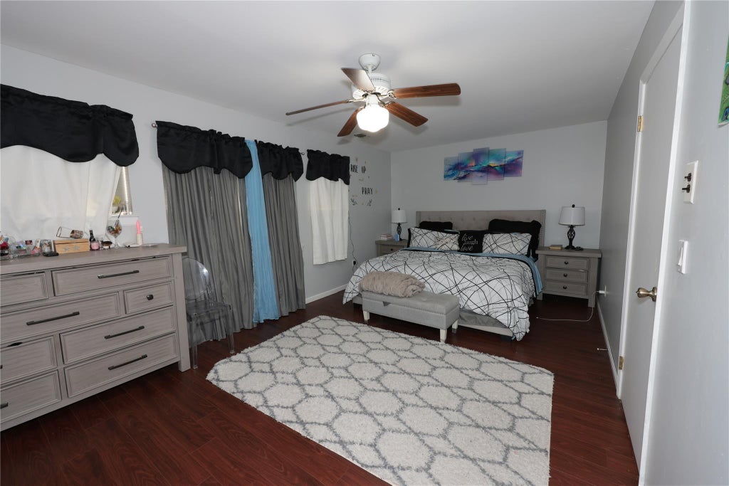 6 of 17 - 15 Goldenwood Circle, Central Islip, NY