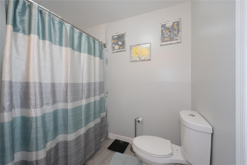 8 of 17 - 15 Goldenwood Circle, Central Islip, NY
