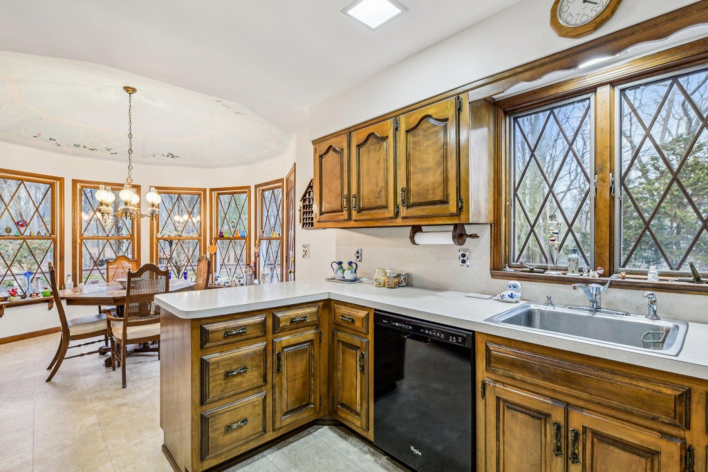 9 of 27 - 11 Woodcutters Path, Nissequogue, NY