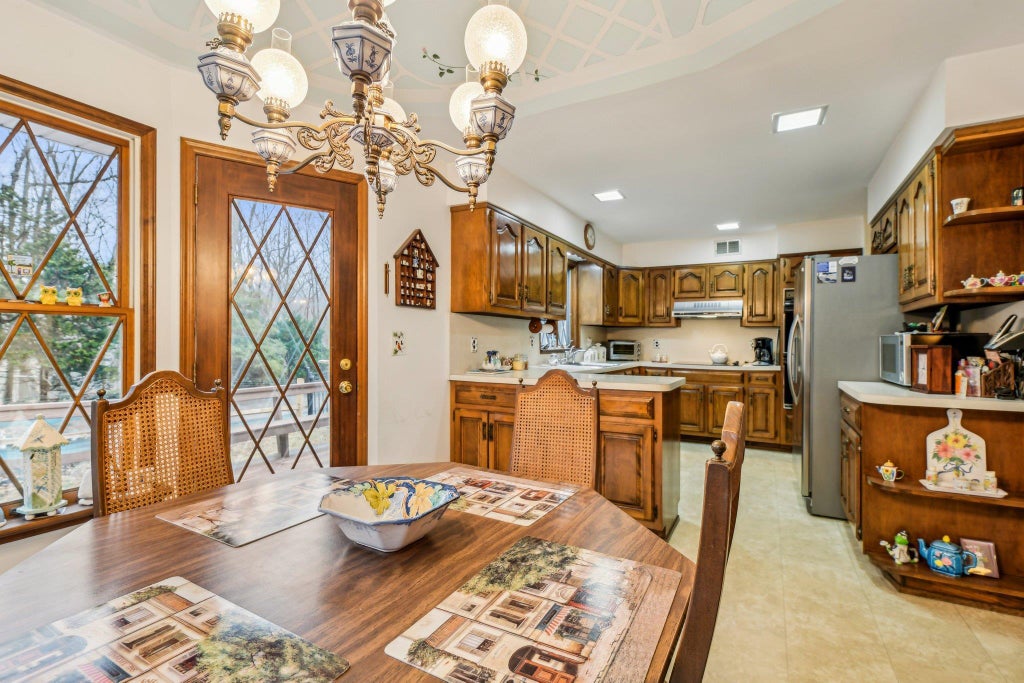 10 of 27 - 11 Woodcutters Path, Nissequogue, NY
