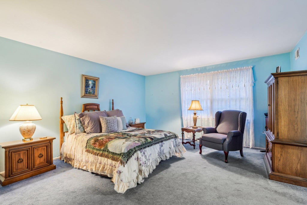 13 of 27 - 11 Woodcutters Path, Nissequogue, NY