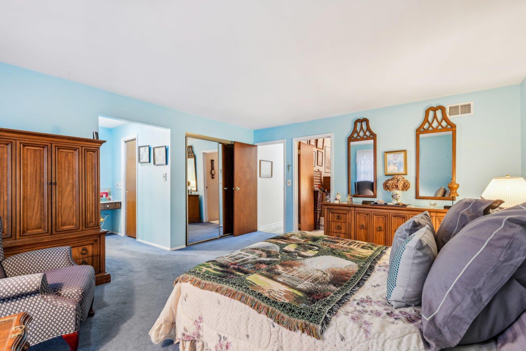 14 of 27 - 11 Woodcutters Path, Nissequogue, NY