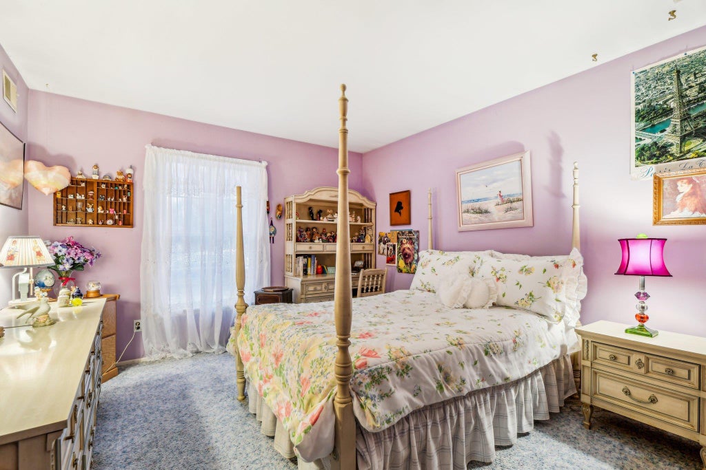 17 of 27 - 11 Woodcutters Path, Nissequogue, NY