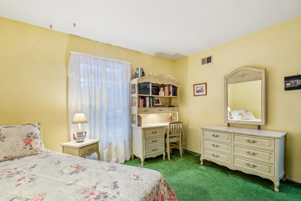 18 of 27 - 11 Woodcutters Path, Nissequogue, NY