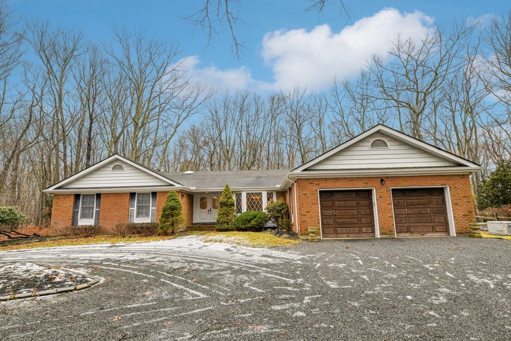 1 of 27 - 11 Woodcutters Path, Nissequogue, NY