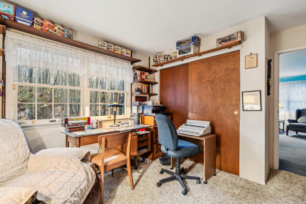 19 of 27 - 11 Woodcutters Path, Nissequogue, NY
