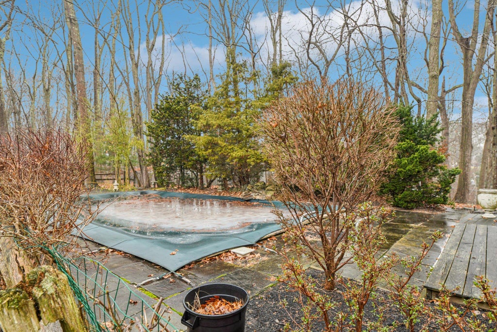 22 of 27 - 11 Woodcutters Path, Nissequogue, NY