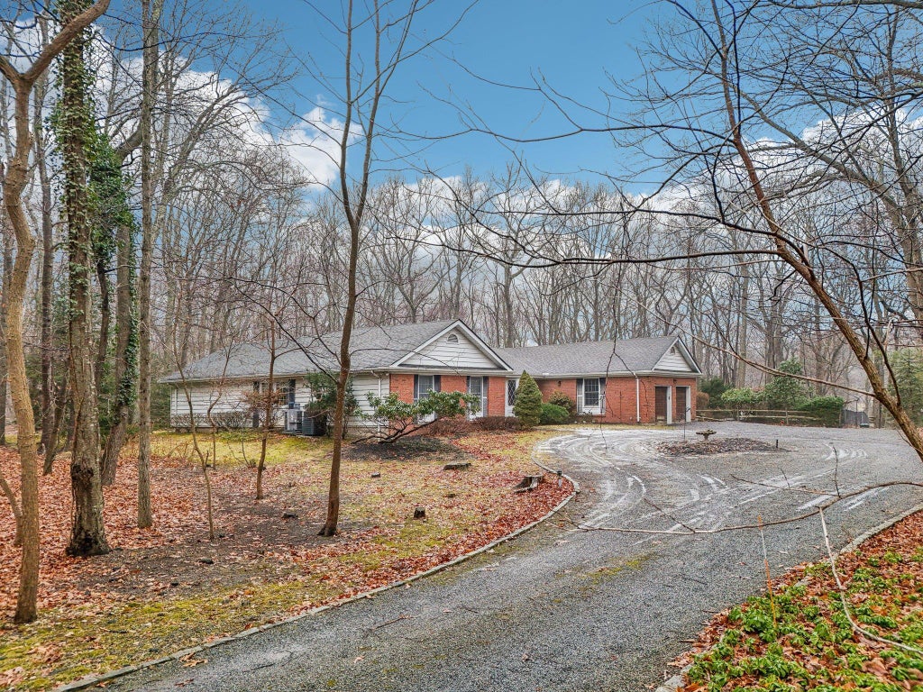 26 of 27 - 11 Woodcutters Path, Nissequogue, NY