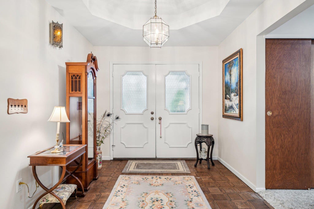 2 of 27 - 11 Woodcutters Path, Nissequogue, NY