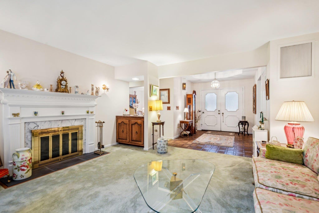 4 of 27 - 11 Woodcutters Path, Nissequogue, NY