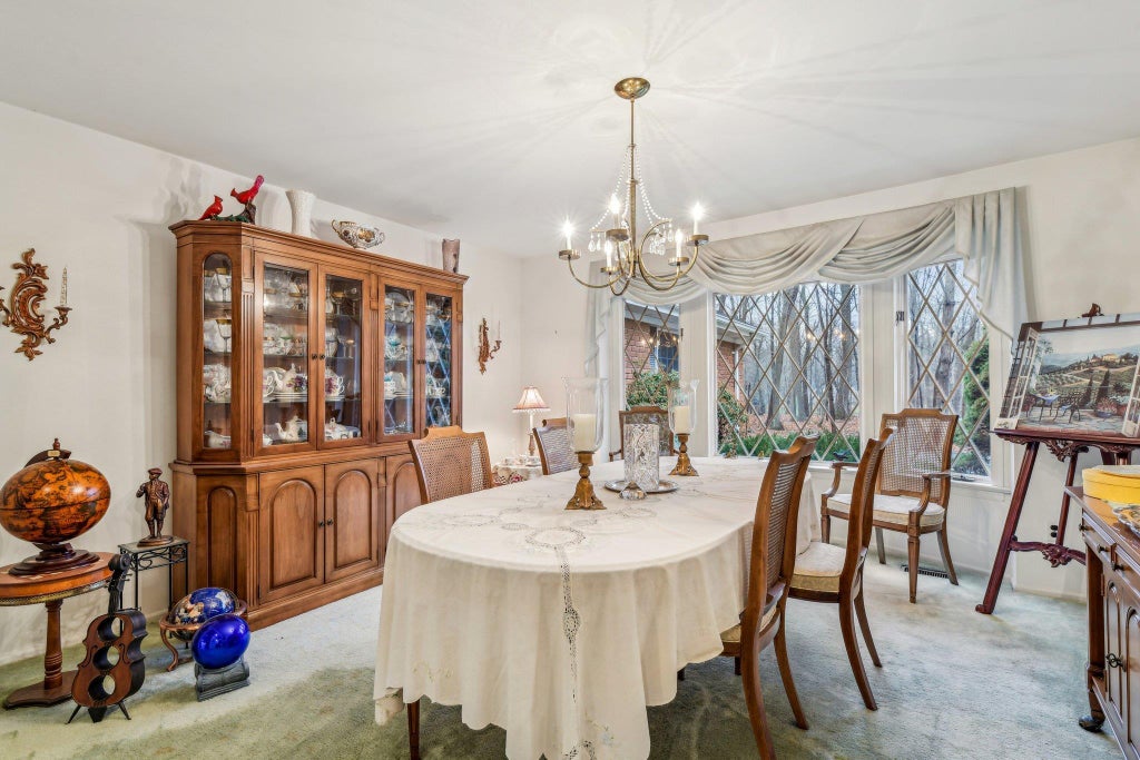 6 of 27 - 11 Woodcutters Path, Nissequogue, NY