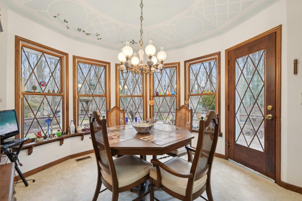 8 of 27 - 11 Woodcutters Path, Nissequogue, NY