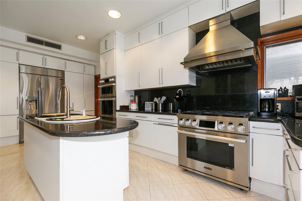 16 of 42 - 6 Summit Place, Malba, NY