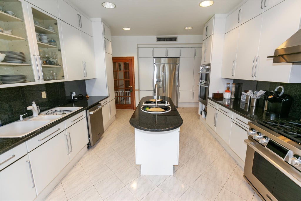 18 of 42 - 6 Summit Place, Malba, NY