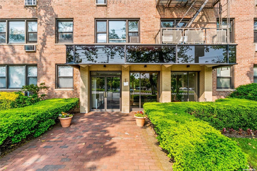 1 of 24 - 1 Birchwood # 2j, Mineola, NY