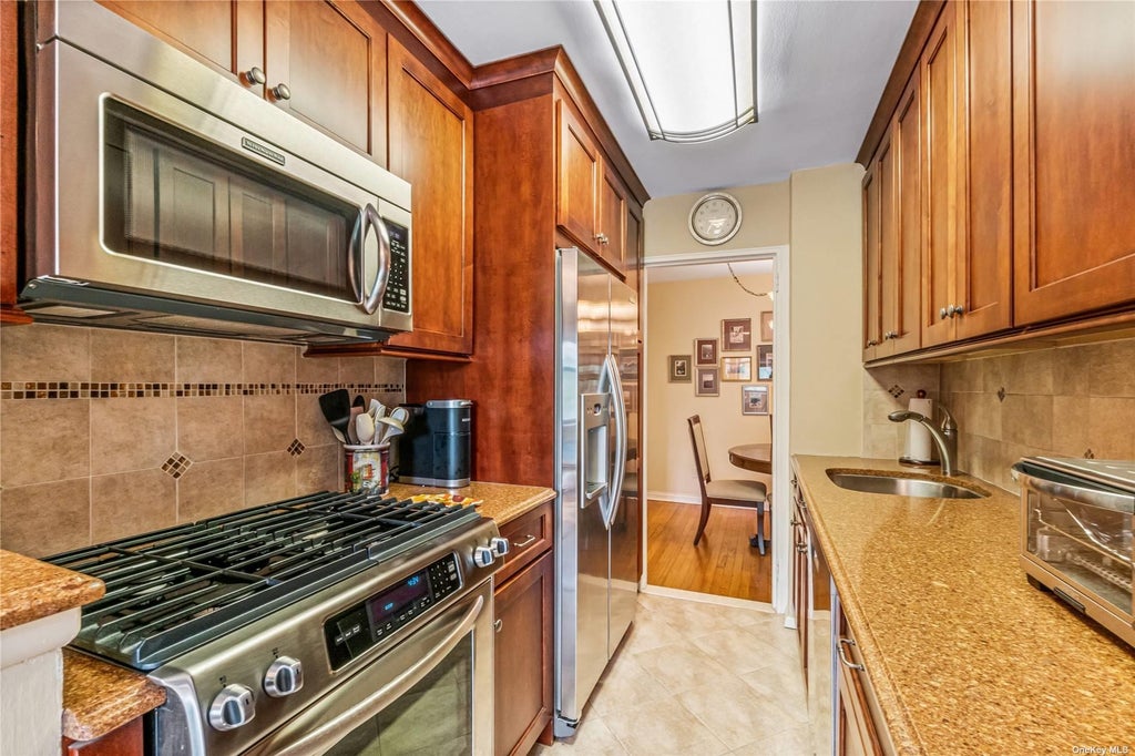 9 of 24 - 1 Birchwood # 2j, Mineola, NY