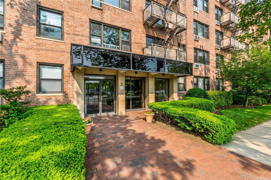 1 of 24 - 1 Birchwood # 2j, Mineola, NY
