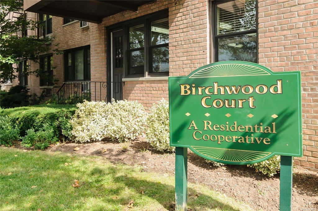 21 of 24 - 1 Birchwood # 2j, Mineola, NY
