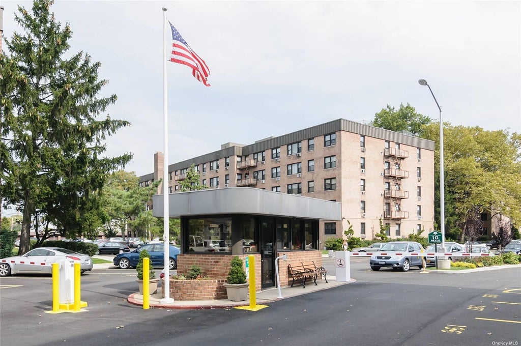 22 of 24 - 1 Birchwood # 2j, Mineola, NY