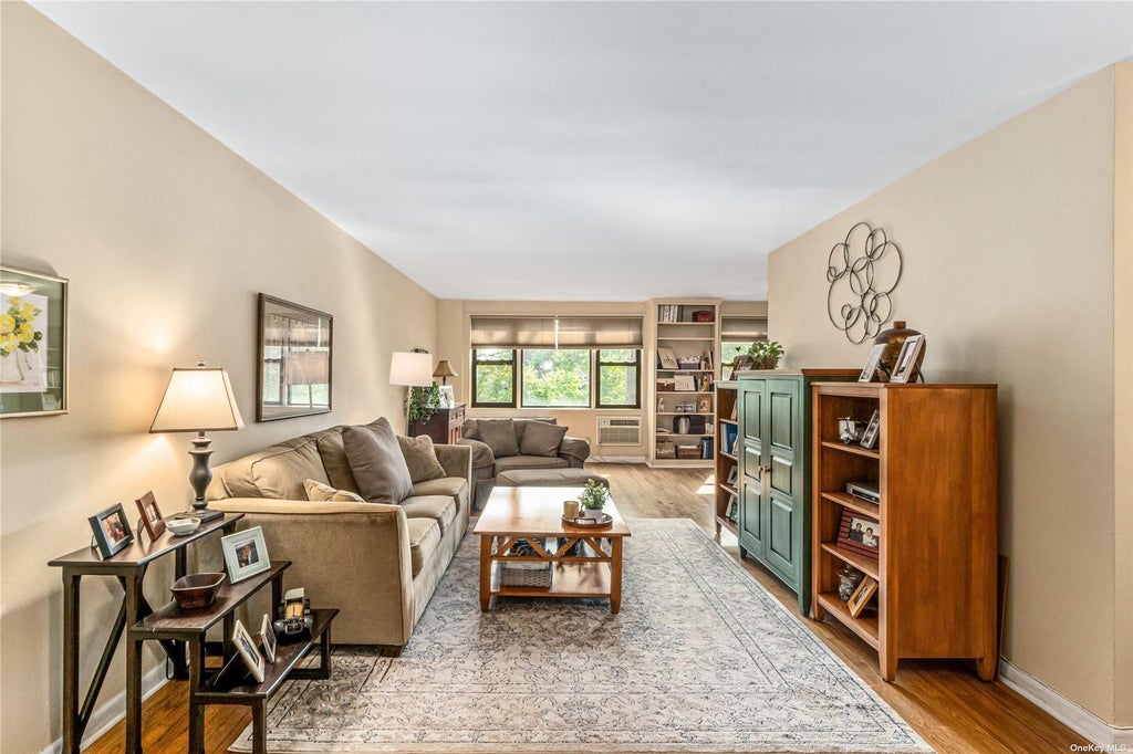 5 of 24 - 1 Birchwood # 2j, Mineola, NY