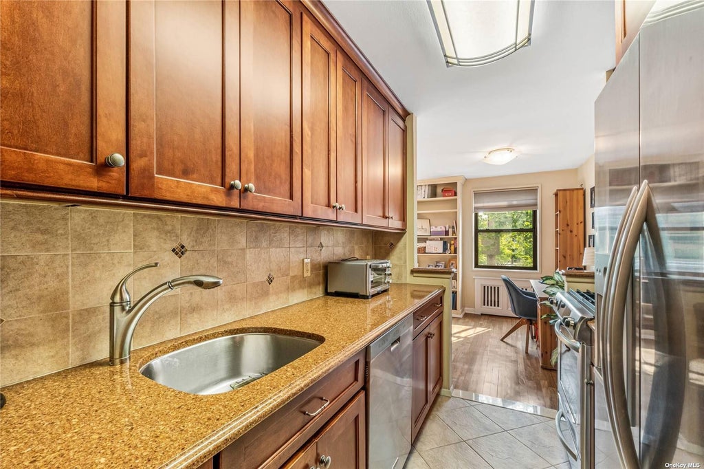 8 of 24 - 1 Birchwood # 2j, Mineola, NY