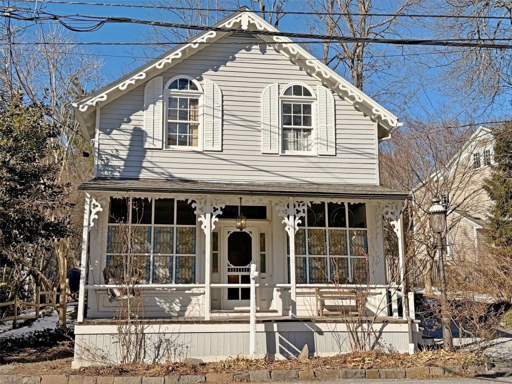 1 of 44 - 696 Oak Tree Road, Palisades, NY