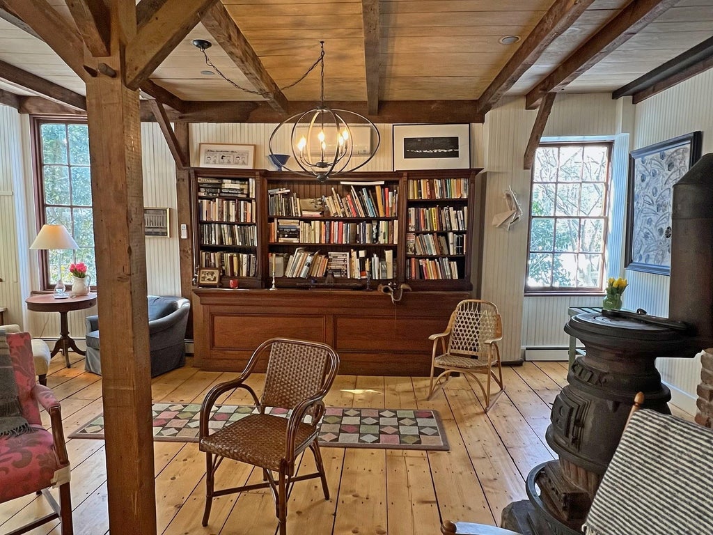 10 of 44 - 696 Oak Tree Road, Palisades, NY