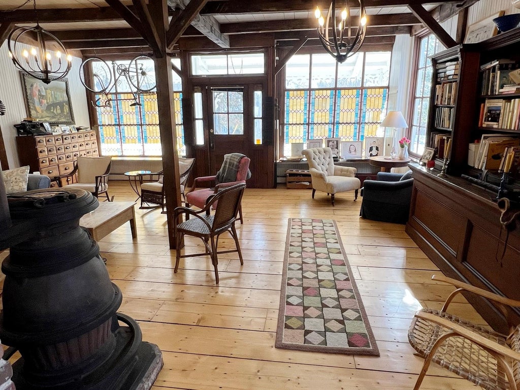 4 of 44 - 696 Oak Tree Road, Palisades, NY