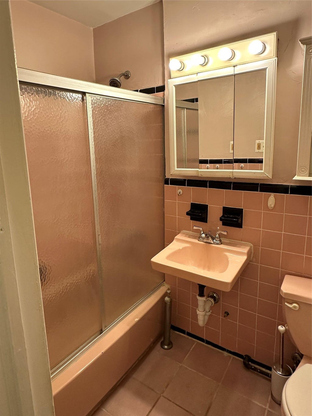 9 of 14 - 504 Merrick Road 3k, Lynbrook, NY
