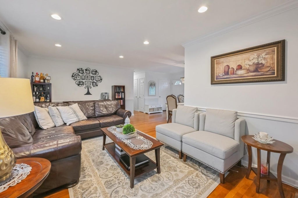 11 of 28 - 1483 Plum Lane, East Meadow, NY