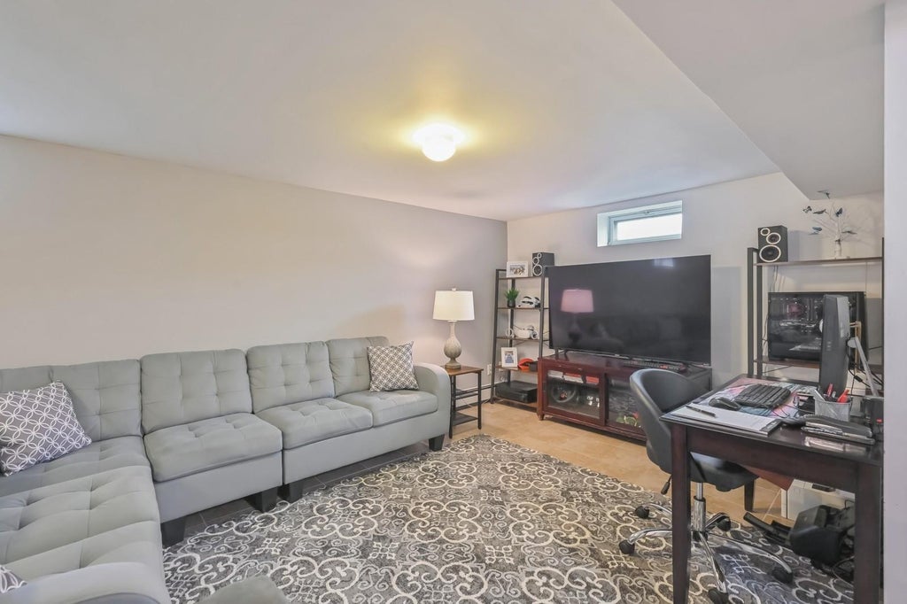 17 of 28 - 1483 Plum Lane, East Meadow, NY