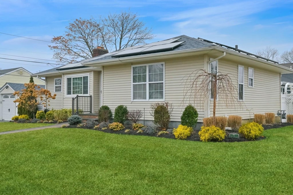 1 of 28 - 1483 Plum Lane, East Meadow, NY