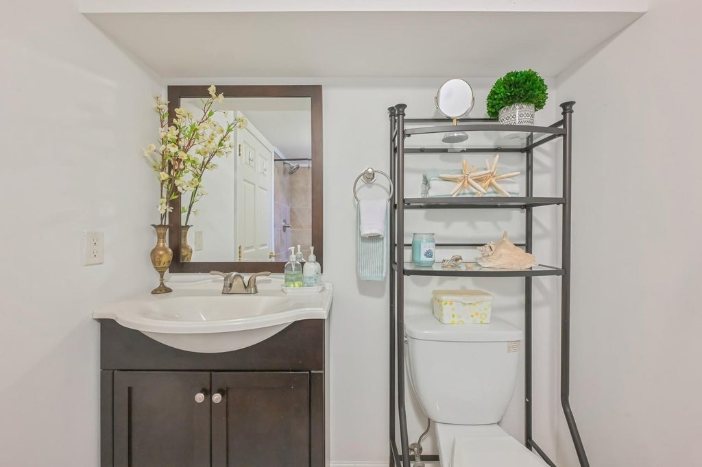 19 of 28 - 1483 Plum Lane, East Meadow, NY