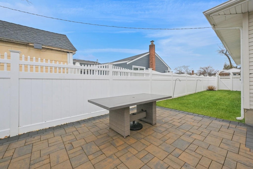 21 of 28 - 1483 Plum Lane, East Meadow, NY