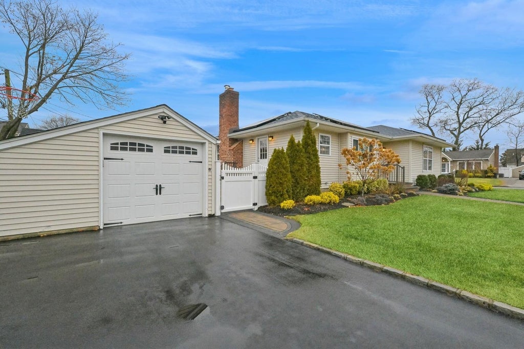 24 of 28 - 1483 Plum Lane, East Meadow, NY