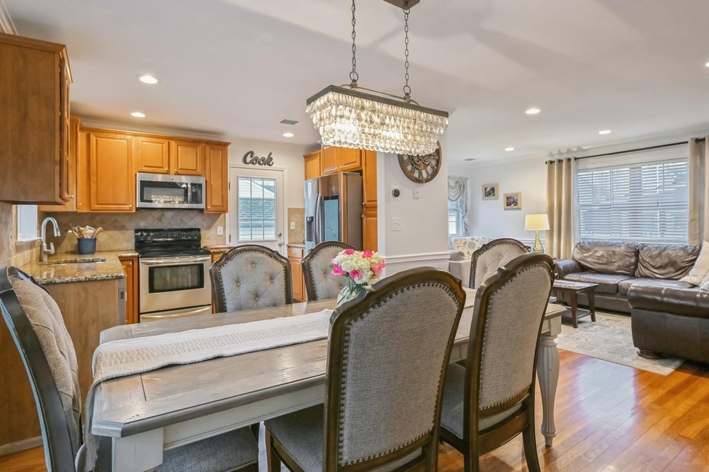 4 of 28 - 1483 Plum Lane, East Meadow, NY