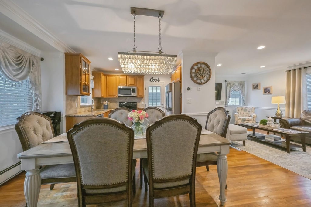 5 of 28 - 1483 Plum Lane, East Meadow, NY