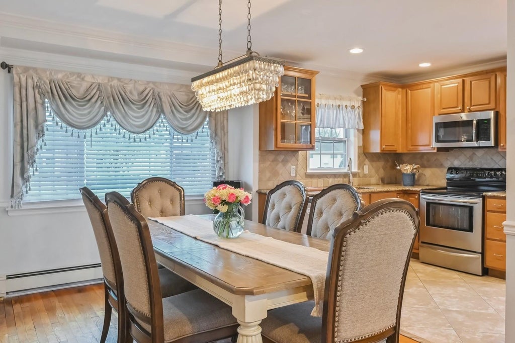 6 of 28 - 1483 Plum Lane, East Meadow, NY
